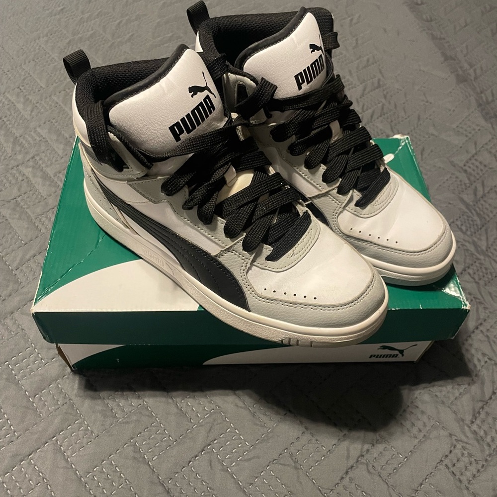 Puma Men's White and Black Sneakers
